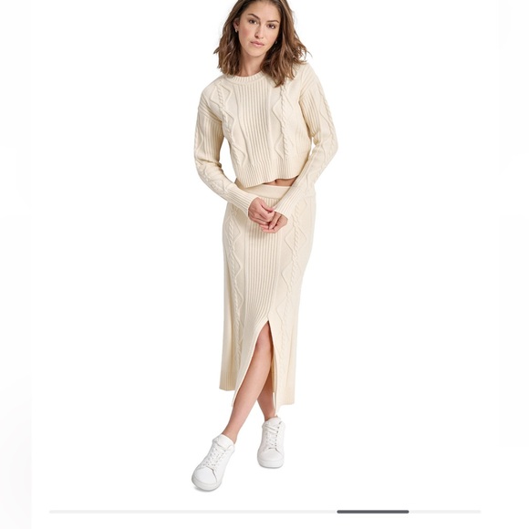 NWT DKNY Jeans Women's Cropped Cable Knit Long-Sleeve Sweater, Size M - Picture 5 of 5